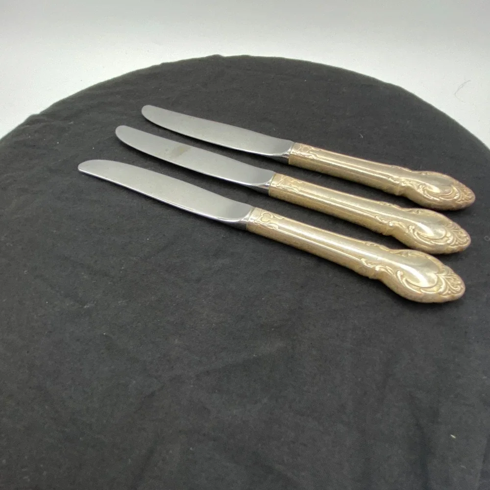 Vintage 6.25in Dinner Knives 3pc Silver Gold Ornate Scroll Flatware Replacement